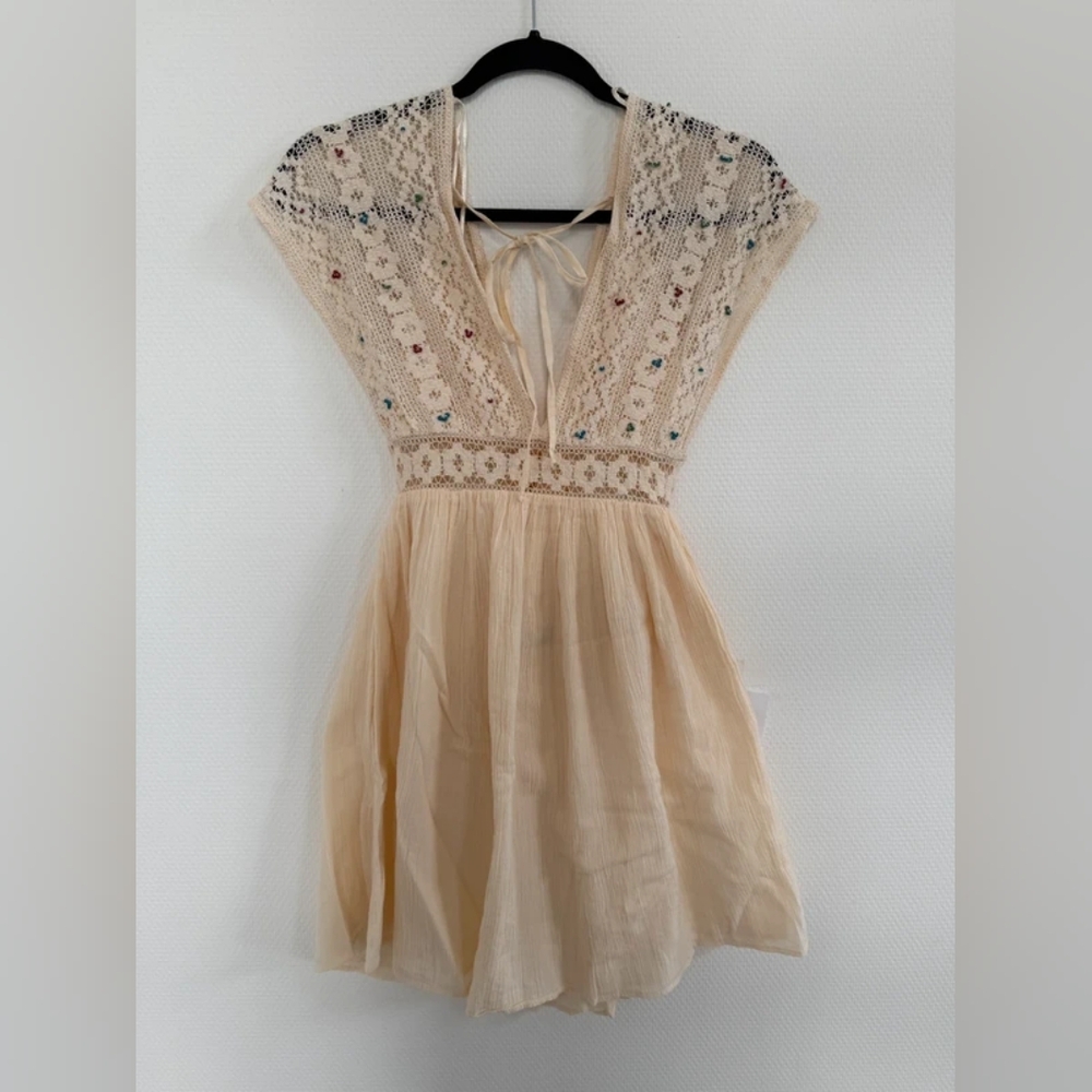 Elegant Cream Lace Dress